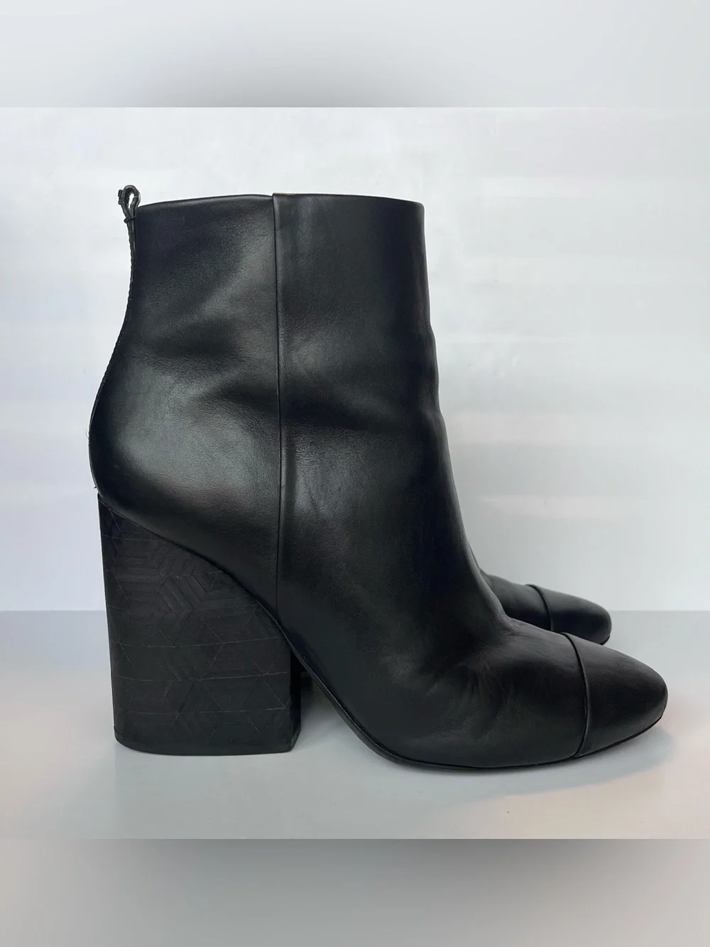 TORY BURCH Black Leather Grove Ankle Booties Cap Toe Block Heel Size 8M